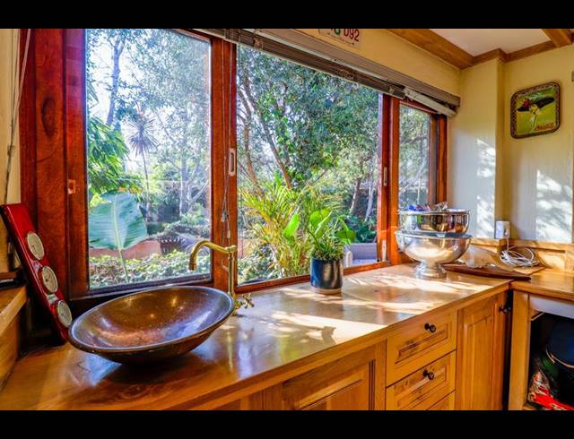 7 BEDROOM HOUSE FOR SALE IN MIDSTREAM ESTATE